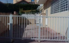 BANDOL Magnifique appartement en RDC cour sans vis à vis 5mn plage